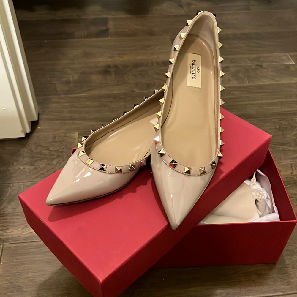 VALENTINO PATENT ROCKSTUD BALLET FLAT Size 38